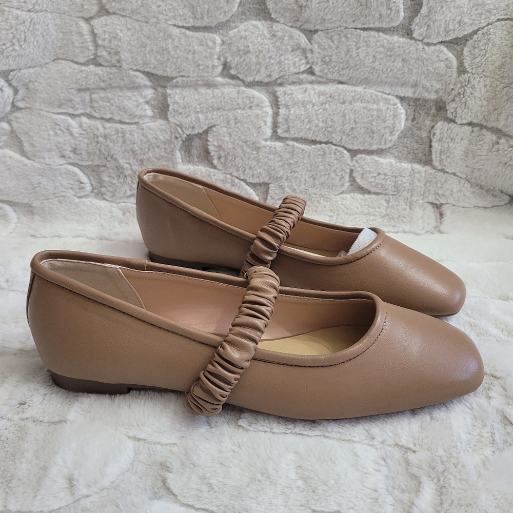 C. Paravano Womens Size 9.5 Camel Elastic Strap Clara MaryJane